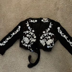 FLL black and white embroidered cropped blouse